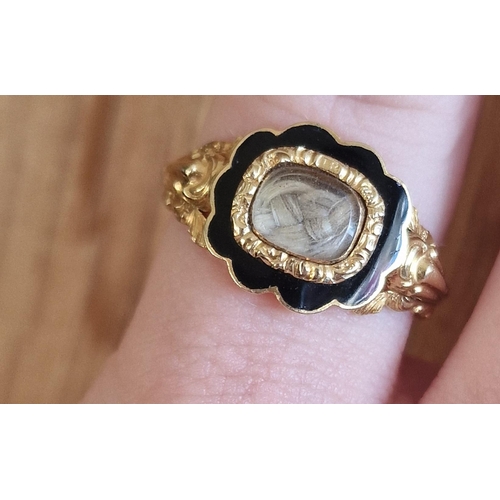 136 - 18ct Gold Antique Mourning Ring & size M+0.5, 2.8g