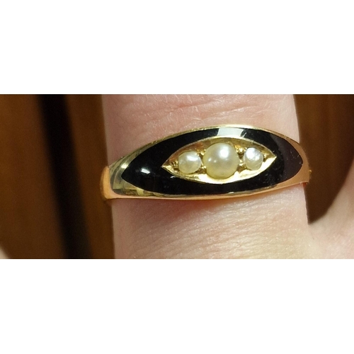 206 - 22ct Gold & Pearl Antique Mourning Ring, size S & 3.15g