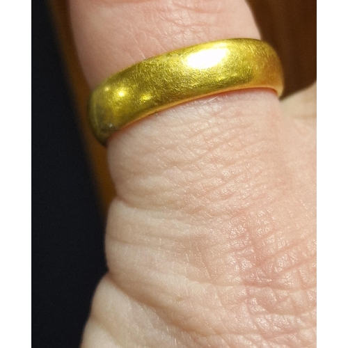 226 - 22ct Gold Wedding Band Ring, size M & 6.8g