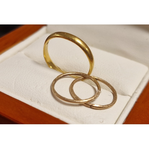 227 - 22ct Gold Wedding Band Ring, plus a small pair of 18ct Hoop Earrings, size m & 2.6g