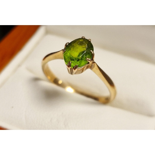 229 - 9ct Gold Peridot Single Stone Dress Ring, size p & 2.7g