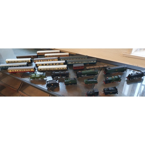 281d - Railway Train Collection of Carriages and empty loco models, inc Hornby, Mainline, Airfix etc