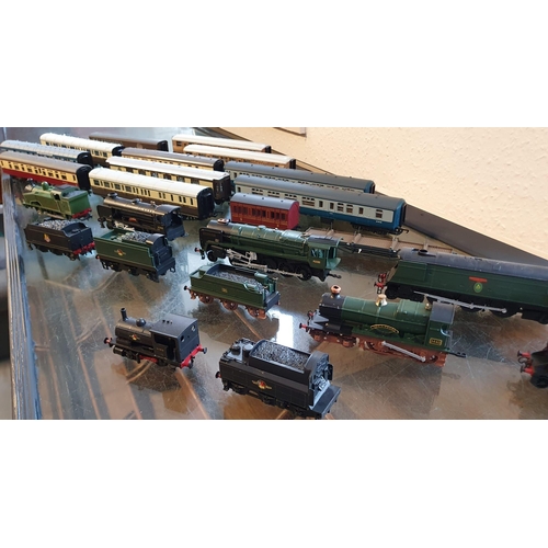 281d - Railway Train Collection of Carriages and empty loco models, inc Hornby, Mainline, Airfix etc