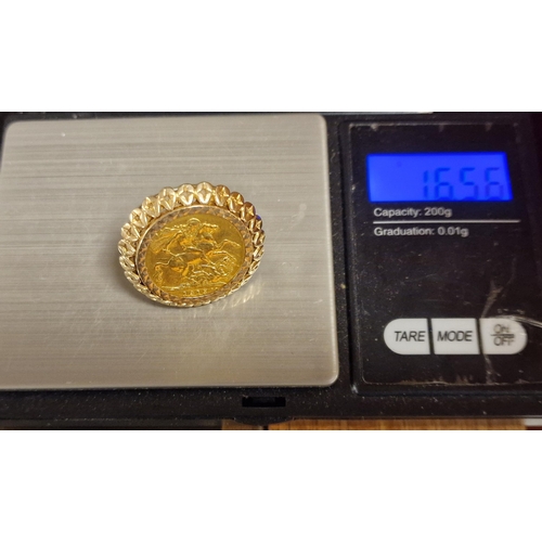 205 - 22ct Full Sovereign 1915 Sovereign Ring (9ct) - total 16.56g and size O