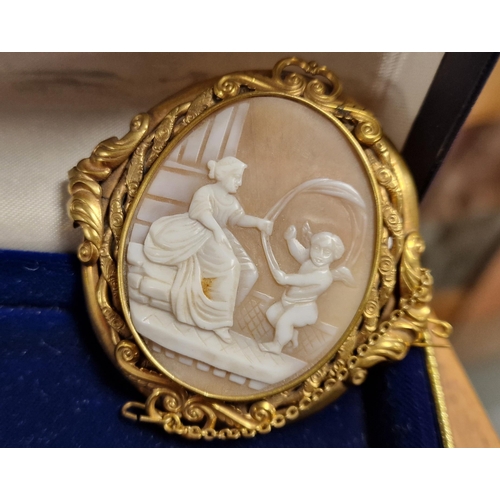 257 - 9ct Gold Antique Cameo Brooch - 28g