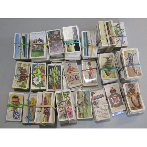 31 - CIGARETTE CARDS - Extensive loose accumulation mainly in bundles for 1930s onwards cigarette cards, ... 