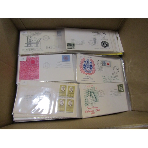 12 - FRANCE AND CANADA FIRST DAY COVERS - An enormous accumulation of loose mainly from 1950s to 1980s wi... 