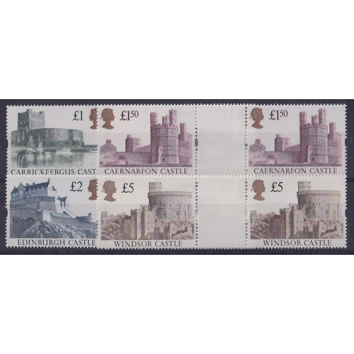 1226 - GREAT BRITAIN -  ELIZABETH II - 1992 Castles Harrison set of 4 £1 to £5 (no £3) in horizontal gutter... 