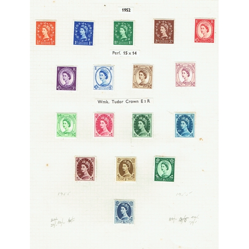 1230 - GREAT BRITAIN -  ELIZABETH II - Collection of mint & unmounted mint sets and ranges with better thro... 