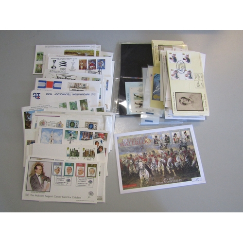 1232 - GREAT BRITAIN -  ELIZABETH II - First Day Covers - Accumulation in carton of loose duplicated throug... 