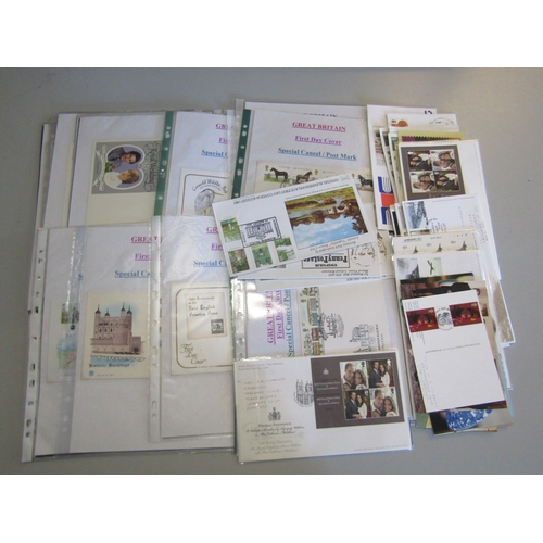 1232 - GREAT BRITAIN -  ELIZABETH II - First Day Covers - Accumulation in carton of loose duplicated throug... 