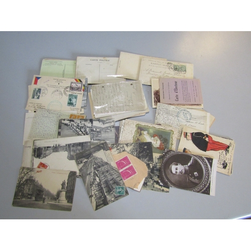 73 - POSTAL HISTORY - Worldwide covers small accumulation from 19th century onwards odd better throughout... 