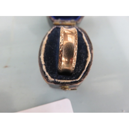 101 - 9ct Gold Band