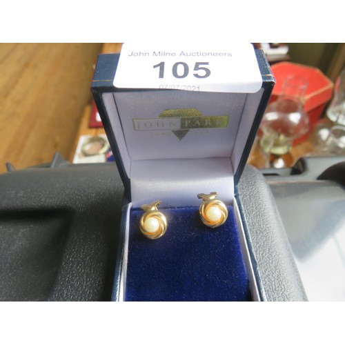 105 - Pair of 9ct Pearl Clip On Earrings