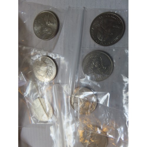 100 - Mixed quantity of mostly U.S. Quarter Dollar Coins