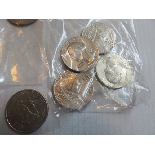 100 - Mixed quantity of mostly U.S. Quarter Dollar Coins