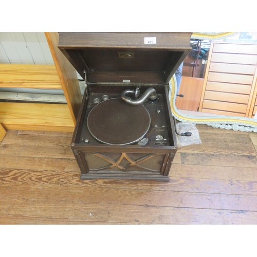 451 - Oak Cased Wind-up Gramophone