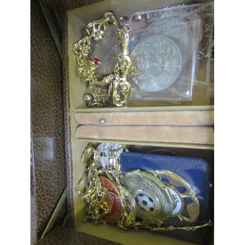 224 - Small jewellery box and contents