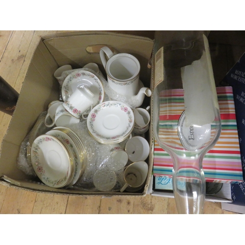 252 - Box with Paragon Tea Set