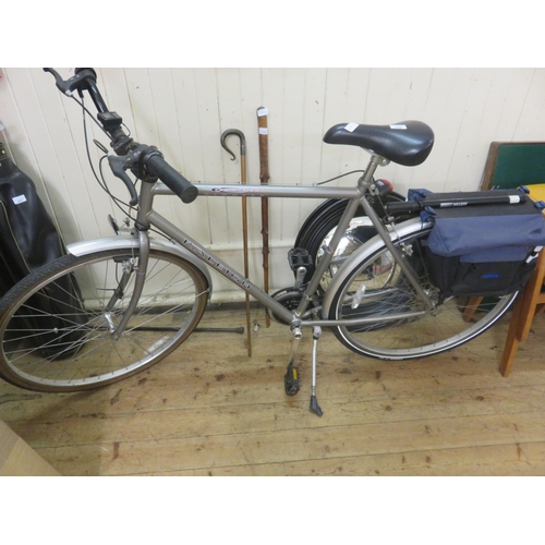 438 - Gents Raleigh Bicycle