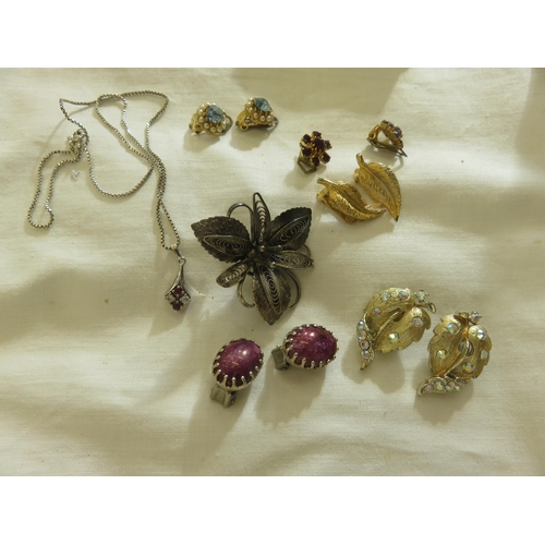 75 - Small Quantity of Costume Jewellery