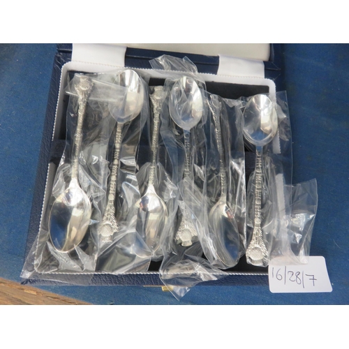 66 - Six Edinburgh Silver Thistle Design Teaspoons in case. 76.8g