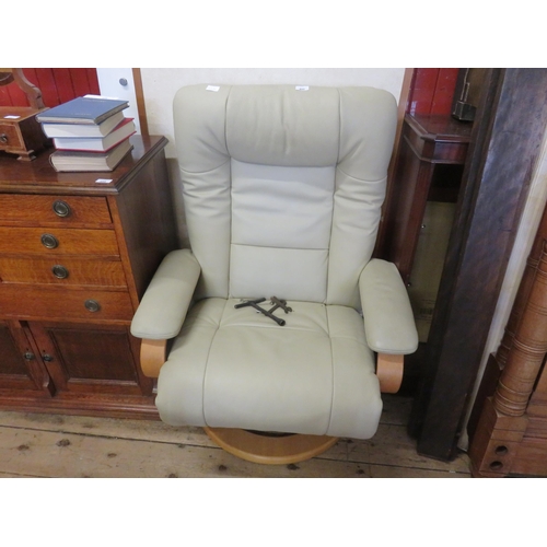 495 - Leather Reclining Chair