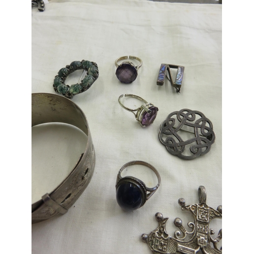 82 - Small lot of mixed Silver Jewellery, Rings, Bangle, Brooches