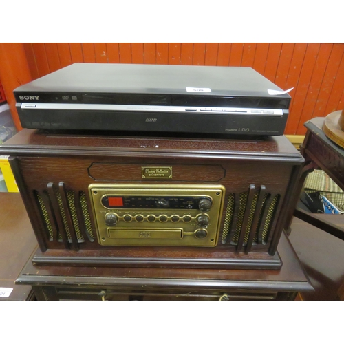 500 - Vintage Collection Record Player, CD Player and DVD Player