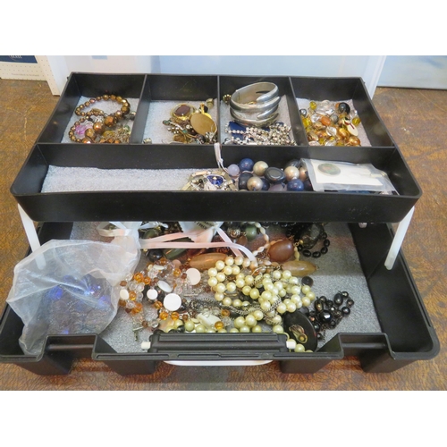 351 - Jewellery Case with jewellery