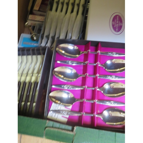 303 - Lot boxed Cutlery Sets