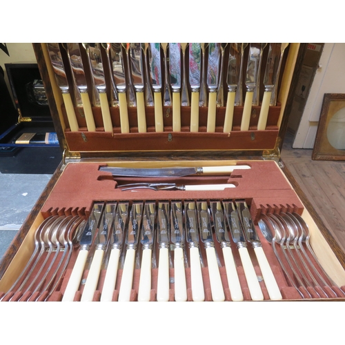 306 - Oak Cased Canteen of Cutlery