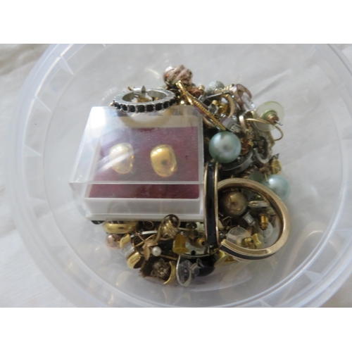 72 - Large Quantity of mixed Earrings