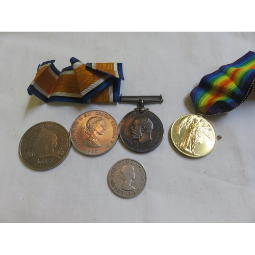 116 - Pair of WW1 Medals 42471 Pte. A. McMurtrie, Highland Light Infantry, £5 Coin, Crown and one other