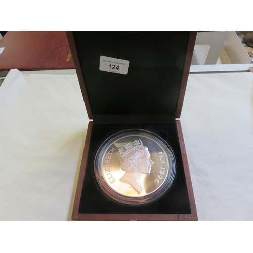 124 - Boxed 70th Birthday of The Queen - Fiji 1996.  1 Kilo Silver Coin