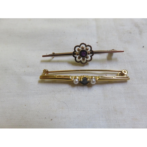 125 - Two 9ct Gold Bar Brooches