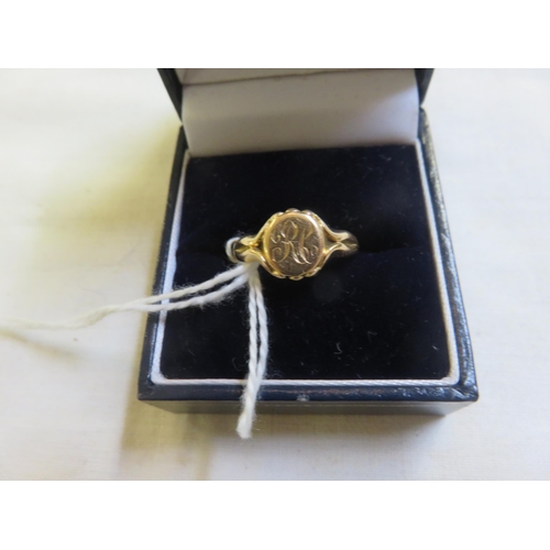 128 - 18ct Yellow Gold Signet Ring