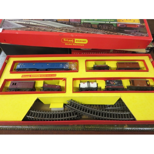 139 - Triang Train Set and Other Railway Pieces