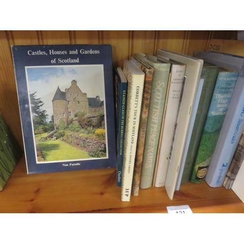 121 - Castles, House and Gardens of Scotland by N. Patullo 1967 and 16 others  - mainly Scottish