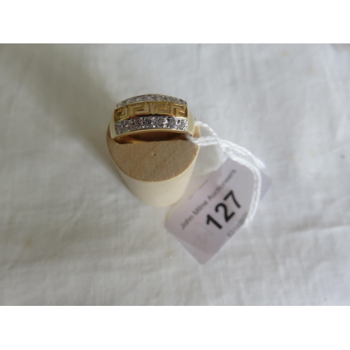 127 - 18ct Gold White Stone Dress Ring