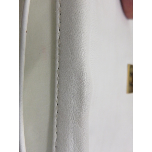 140 - Coco Chanel Cream leather purse with shoulder strap