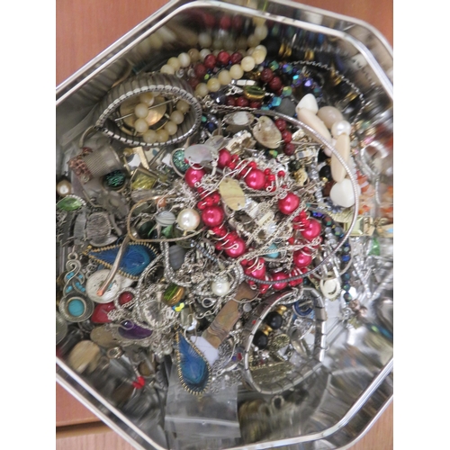 161 - Lot of mixed costume jewellery