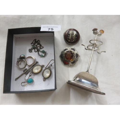 75 - Lot of silver jewellery and jewellery stand