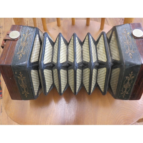 172 - Wheatstone Concertina - Mid 19th Century - in fitted travel case - in good original condition. (With... 