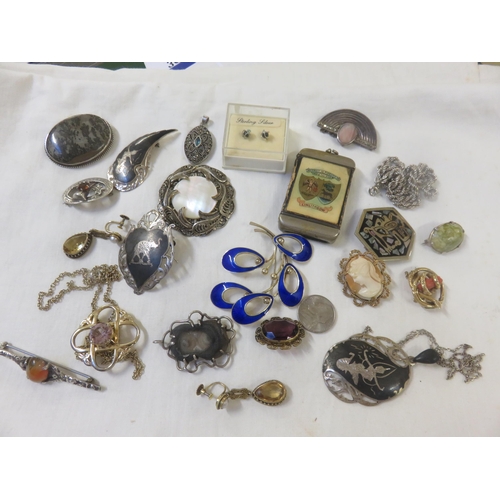 74 - Quantity of Silver and other Jewellery