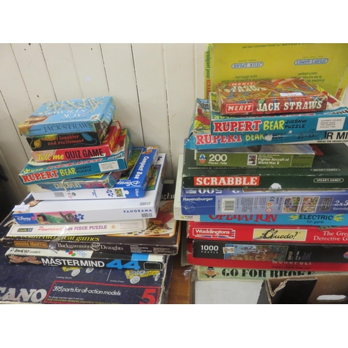 152 - Quantity of Board Games, Jigsaws, Meccano etc.