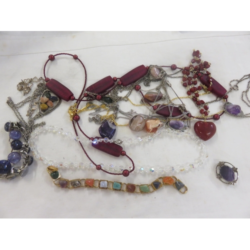 172 - Quantity of Agate and Costume Jewellery