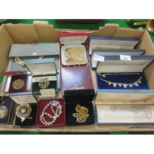 219 - Box with various Jewellery, Pearls, Brooches etc.