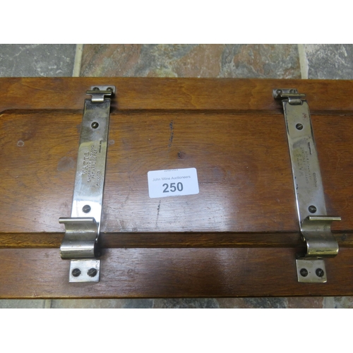 250 - Tie Press/Box