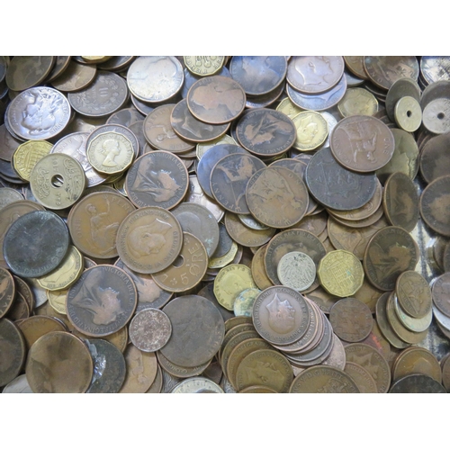 262 - Large quantity of British and World Coins and two Coin Books